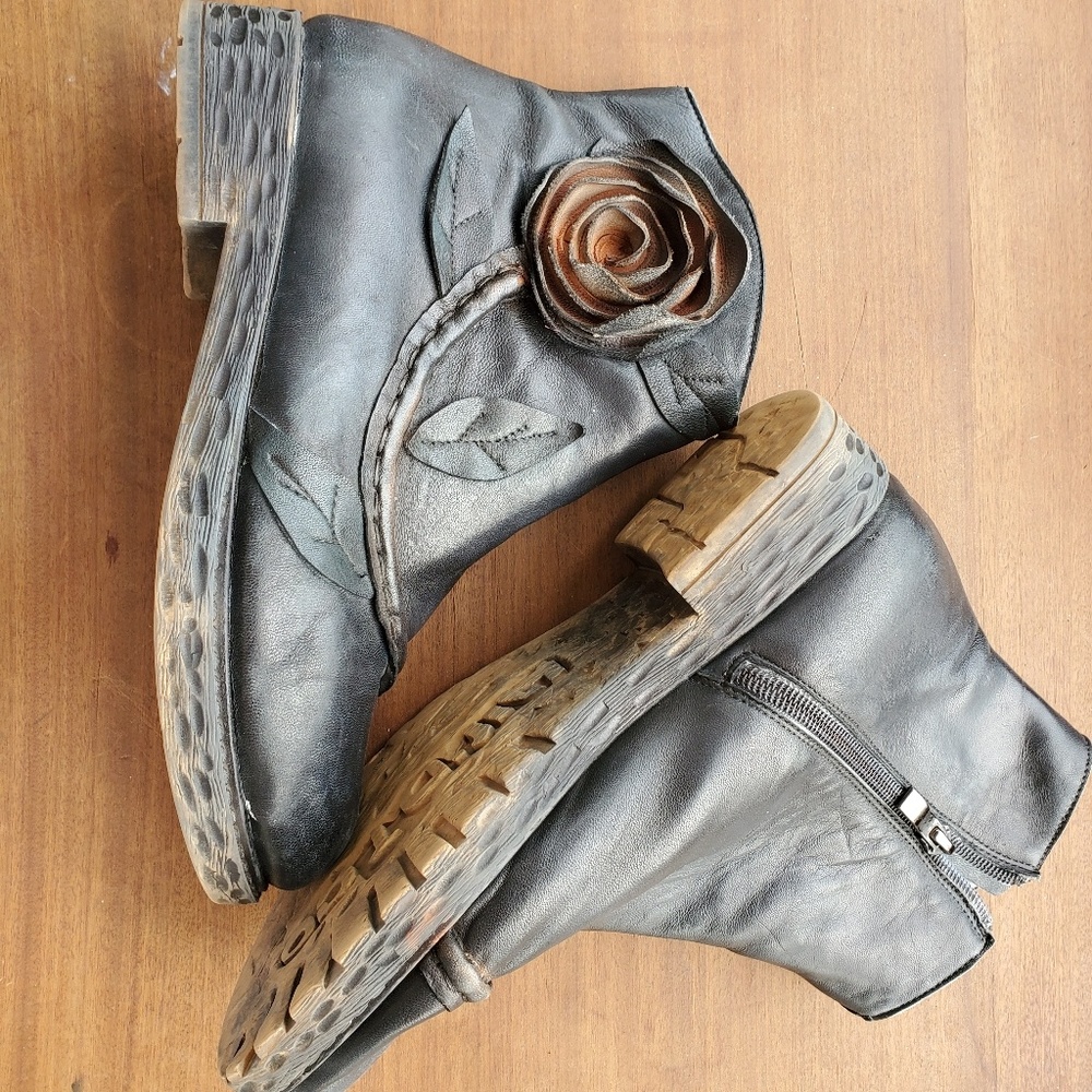 Black leather socofy boots